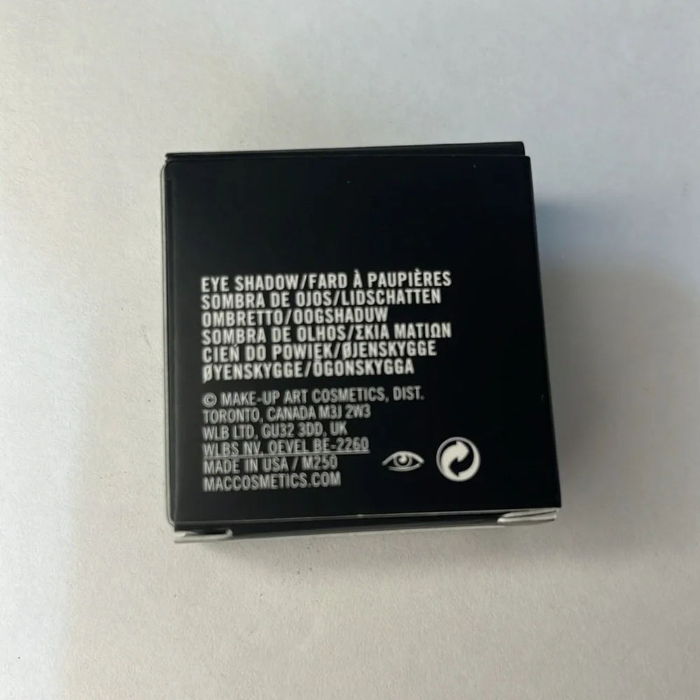 NEW MAC Eyeshadow - Amber Light Frost